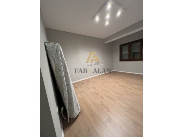 Tirane, jepet me qera apartament 2+1+2 Kati 4, 650 € (Riza Cerova)