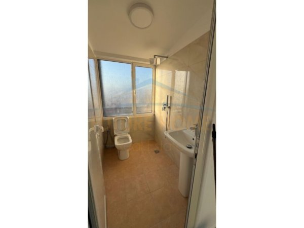 Tirane, jepet me qera apartament 3+1+Aneks+Ballkon Kati 2, 158 m² 750 € (Sauk)