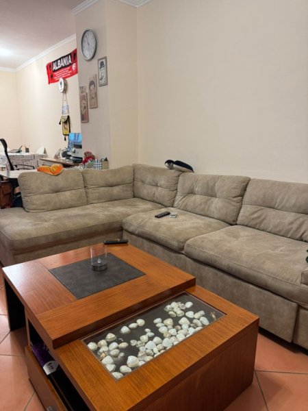 Tirane, jepet me qera apartament 2+1+Aneks+Ballkon Kati 6, 120 m² 650 € (Bulevardi zogu i 1 , prane flori farma)