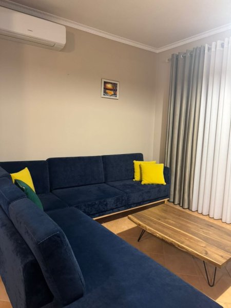 Tirane, jepet me qera shtepi 3+1+Aneks+Ballkon Kati 2, 135 m² 550 € (Stacioni i trenit , ne mes te bulevardit te ri)