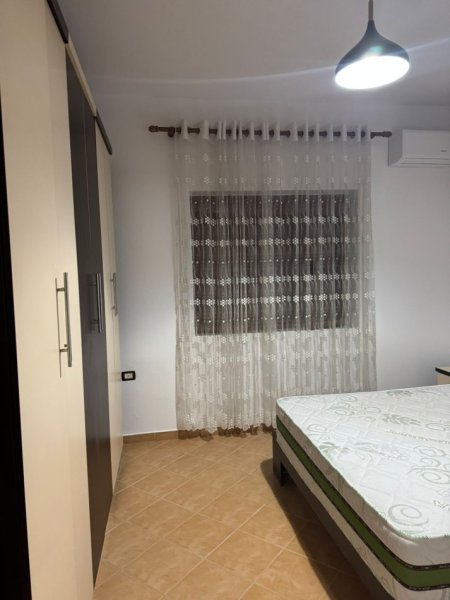 Tirane, jepet me qera shtepi 3+1+Aneks+Ballkon Kati 2, 135 m² 550 € (Stacioni i trenit , ne mes te bulevardit te ri)