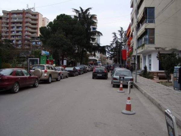 Tirane, shes bar-kafe Kati 0, 100 m² 1.250.000 Euro (Bllok)