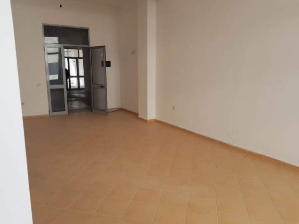 Tirane, shes ambjent biznesi Kati 1, 82 m² 106.000 Euro (Rruga Kastriotët)