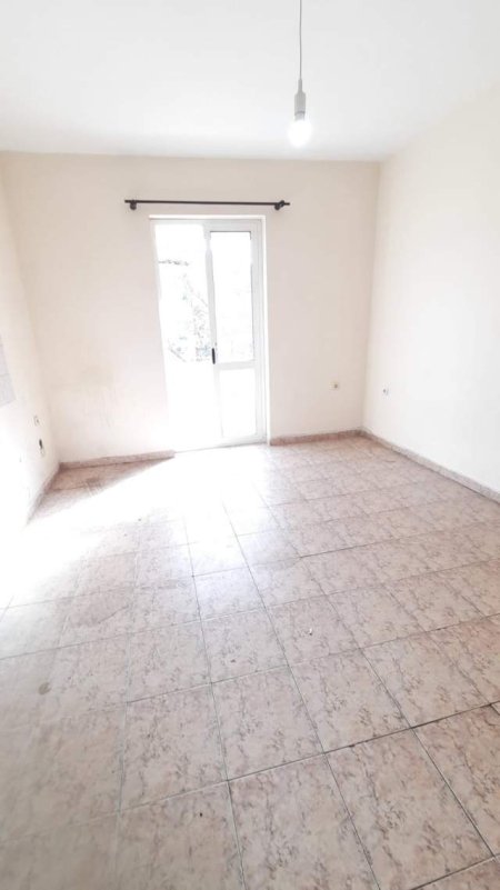 Tirane, ofert ambjent biznesi Kati 3, 48 m² 70.000 Euro (Kryqezimi i 21 Dhjetorit,)