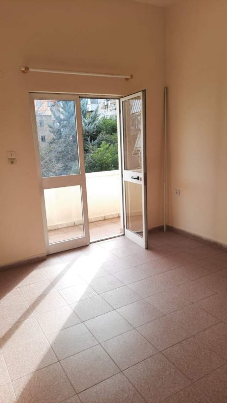 Tirane, ofert ambjent biznesi Kati 3, 48 m² 70.000 Euro (Kryqezimi i 21 Dhjetorit,)