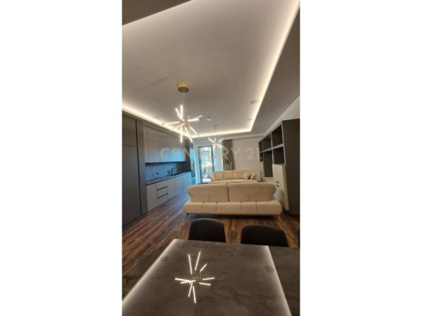 Tirane, jepet me qera apartament 2+1+Aneks+Ballkon Kati 6, 168 m² 2.500 € (Lion Park Residence)