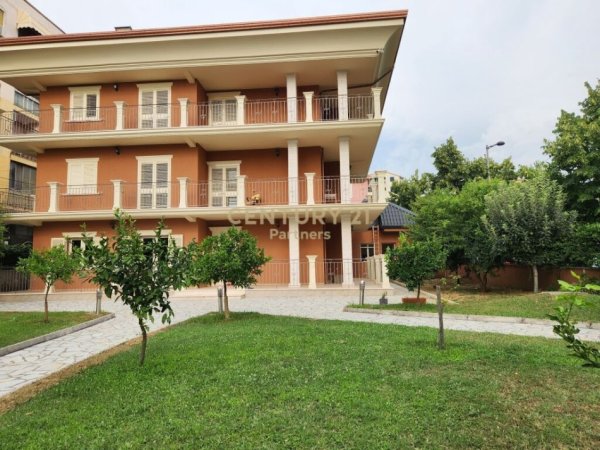 Tirane, jepet me qera Vile 3 Katshe Kati 4, 1.469 m² (Fakulteti Ekonomik)