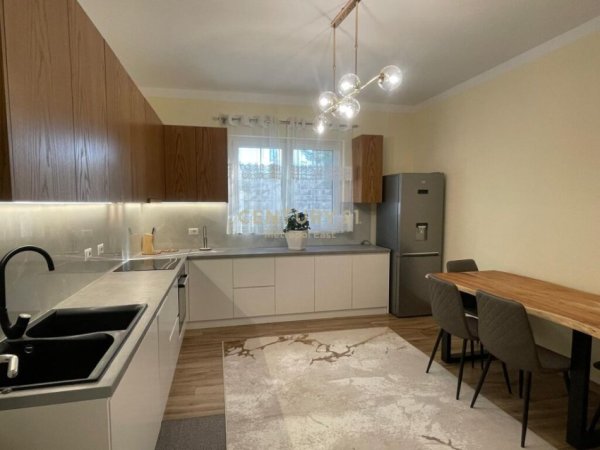 Tirane, jepet me qera Vile 2 Katshe Kati 2, 500 m² 1.200 € (TEG)