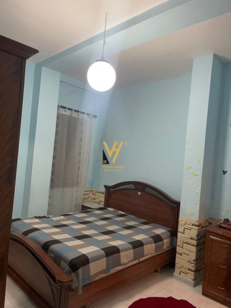 Tirane, jepet me qera apartament 1+1+Ballkon Kati 1, 62 m² 500 € (QENDER)