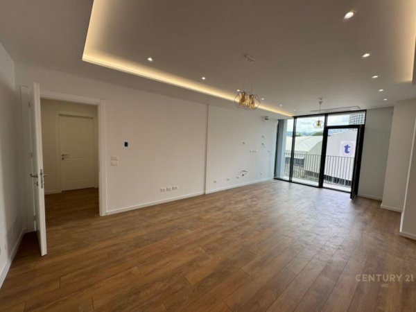 Tirane, jepet me qera apartament 2+1+Aneks+Ballkon Kati 2, 130 m² 1.500 € (Lake View)