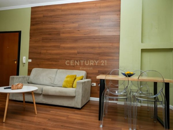 Tirane, jepet me qera apartament 1+1+Aneks+Ballkon Kati 5, 65 m² 650 € (Blv. Zogu i Pare)