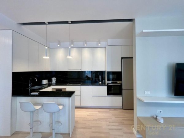 Tirane, jepet me qera apartament 2+1+Aneks+Ballkon Kati 6, 95 m² 1.000 € (RR.BARRIKADAVE)