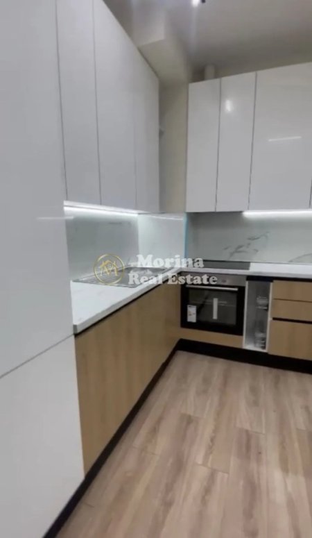 Tirane, jepet me qera apartament 2+1+Ballkon Kati 1, 90 m² 750 € (Ali Demi)