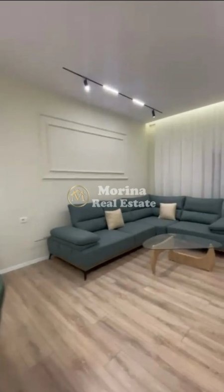 Tirane, jepet me qera apartament 2+1+Ballkon Kati 1, 90 m² 750 € (Ali Demi)