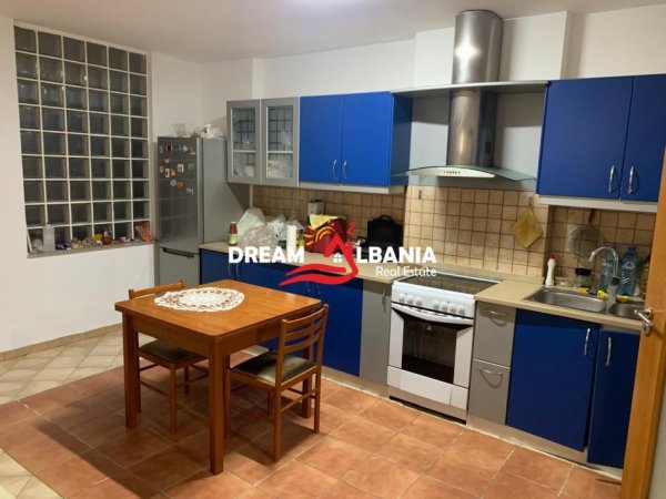 Tirane, shitet apartament 3+1+Ballkon Kati 3, 139 m² 330.000 € (Rruga e Elbasanit)