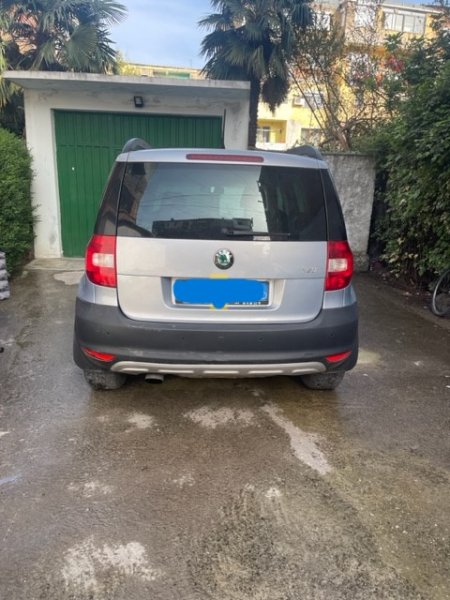 Tirane, shes SUV | Fuoristrad | Xhip SKODA Benzin, gri metalizato automatik Kondicioner 180.000 km 4.000 €