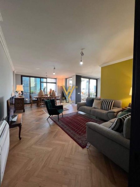 Tirane, jepet me qera apartament 3+1+A+BLK Kati 11, 200 m² 3.000 Euro (QENDER)