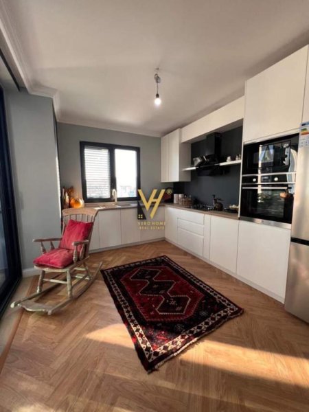 Tirane, jepet me qera apartament 3+1+A+BLK Kati 11, 200 m² 3.000 Euro (QENDER)