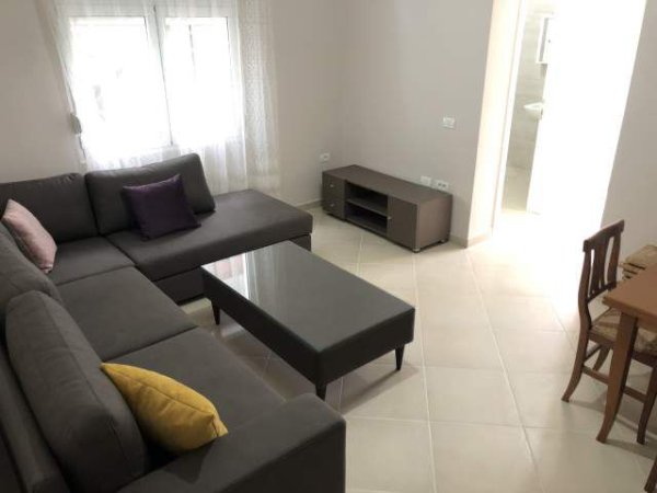 Tirane, jepet me qera apartament 1+1+Ballkon Kati 3, 70 m² 350 € (AMERIKAN 3)