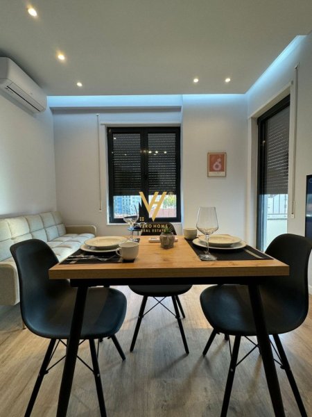 Tirane, jepet me qera apartament 1+1+Ballkon Kati 6, 60 m² 650 € (STACIONI I TRENIT)