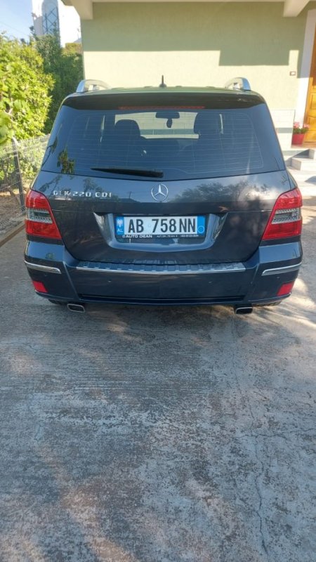 Tirane, shes makine Mercedes Benz Nafte, gri e erret automatik Kondicioner 110.000 km 10000 €