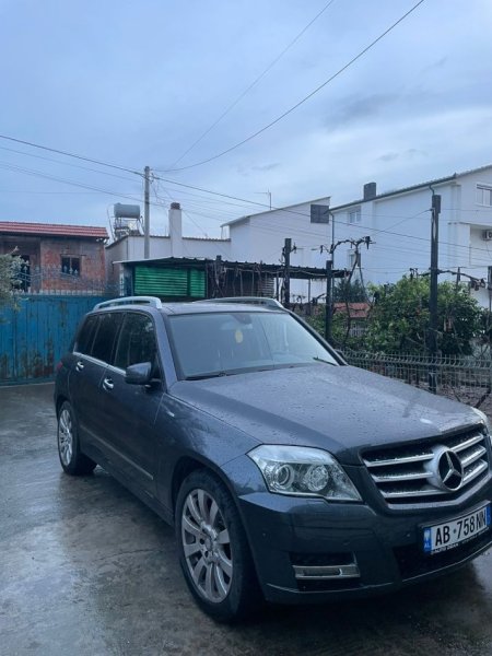 Tirane, shes makine Mercedes Benz Nafte, gri e erret automatik Kondicioner 110.000 km 10000 €