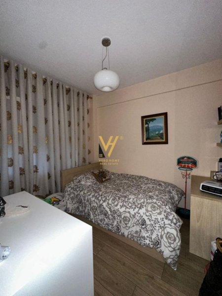 Tirane, jepet me qera apartament 1+1+Ballkon Kati 4, 80 m² 900 € (MYSLYM SHYRI)