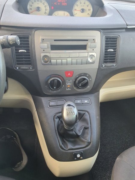 Fier, shitet Lancia Benzin+Gaz, gri metalizato manuale Kondicioner 178.000 km 2800 €