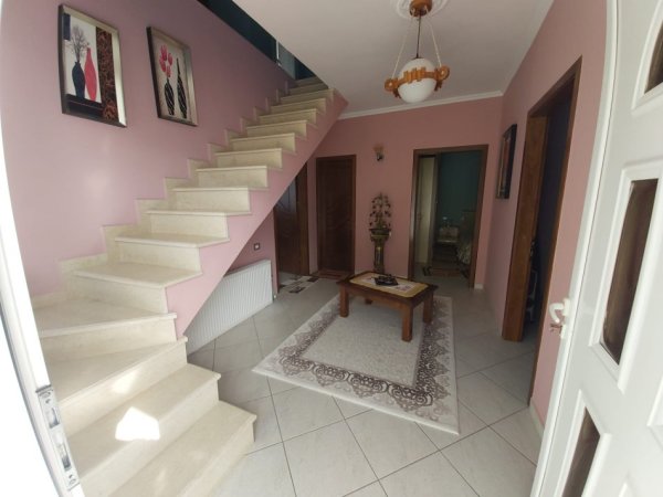Korce, shitet Vile 3 Katshe Kati 0, 340 m² 250.000 € (Rruga Marko Boçari)