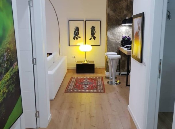 Tirane, jepet me qera apartament 2+1+2 poste parkimi Kati 3, 100 m² 900 € (Rr. Frosina Plaku te 21 Dhjetori)