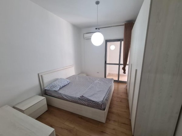Tirane, jepet me qera apartament 2+1+2 poste parkimi Kati 3, 100 m² 900 € (Rr. Frosina Plaku te 21 Dhjetori)
