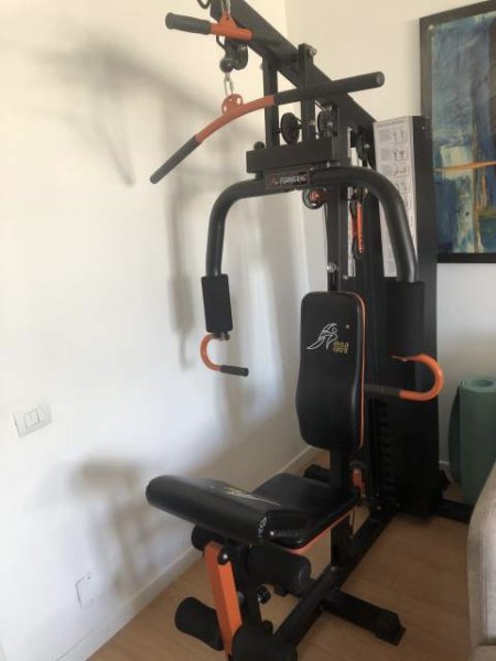 Tirane, Shitet “full body machine” makineri për palestër qe stervit të gjithë muskujt 43.000 Leke (Forsina Plaku)