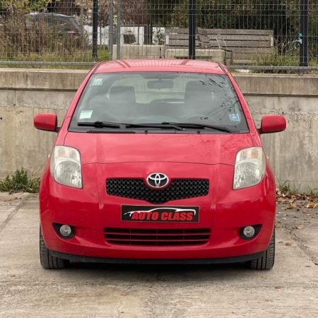 Tirane, shes makine Toyota yaris Viti 2007, 5.200 Euro