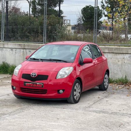 Tirane, shes makine Toyota yaris Viti 2007, 5.200 Euro