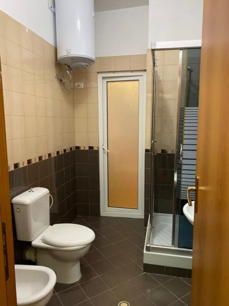 Tirane, jap me qera apartament 2+1+Ballkon Kati 2, 125 m² 600 € (KOPSHTI ZOOLOGJIK)