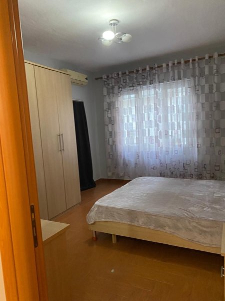 Tirane, jap me qera apartament 2+1+Ballkon Kati 2, 125 m² 600 € (KOPSHTI ZOOLOGJIK)