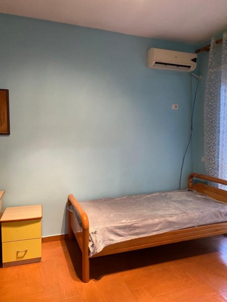 Tirane, jap me qera apartament 2+1+Ballkon Kati 2, 125 m² 600 € (KOPSHTI ZOOLOGJIK)