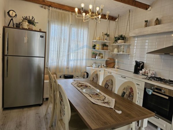 0683487469  Tirane, shitet apartament 2+1 Kati 4, 100 m² 173.000 € (Rruga SIRI KODRA)