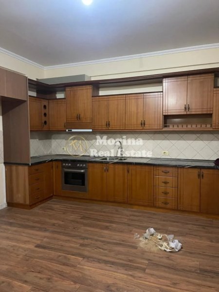 Tirane, jepet me qera shtepi 2+1 Kati 2, 130 m² 450 € (Kodra e Priftit)