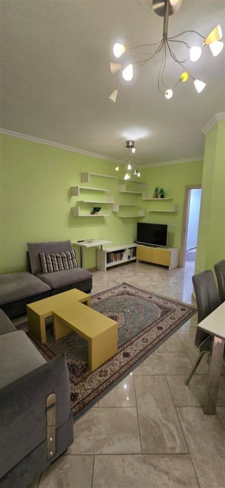 Tirane, jepet me qera apartament 1+1 Kati 3, 65 m² 600 € (Rruga e Durresit)