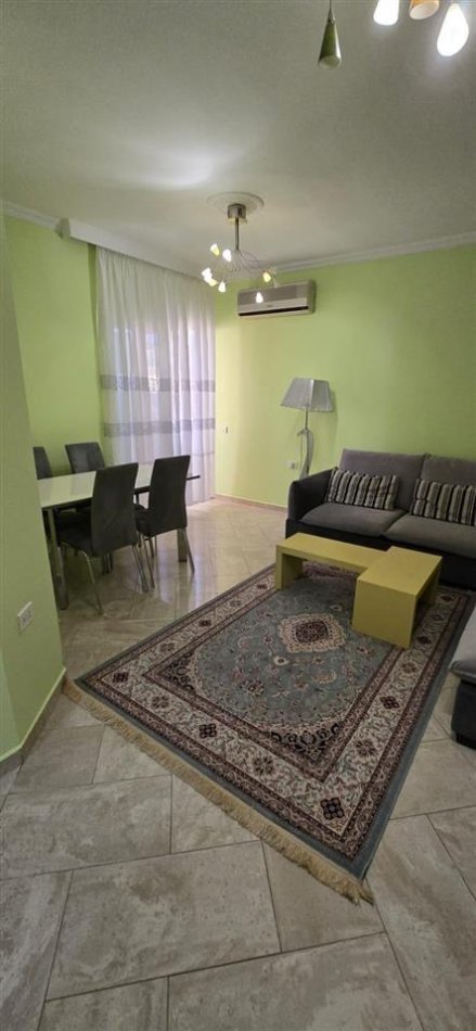 Tirane, jepet me qera apartament 1+1 Kati 3, 65 m² 600 € (Rruga e Durresit)