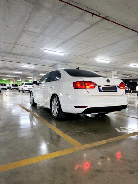 Tirane, shes makine Volkswagen Jetta Nafte, e bardhë automatik Klima 162.000 km 7.500 €