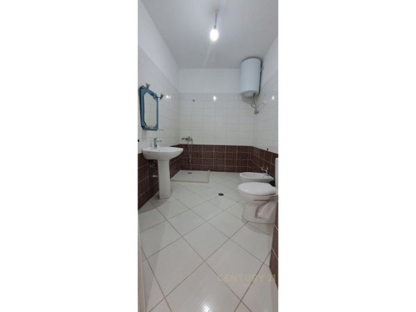 Tirane, shitet 2+1+Ballkon Kati 4, 97 m² 141.000 € (rruga thoma koxhaj)