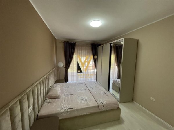 Tirane, jepet me qera apartament 3+1+Ballkon Kati 4, 180 m² 1.100 € (LIQENI I THATE)
