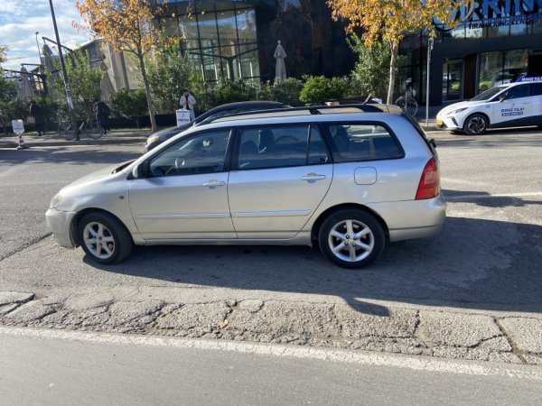 Toyota corola 1.4 Nafte, gri metalizato manuale Kondicioner 2.300 €