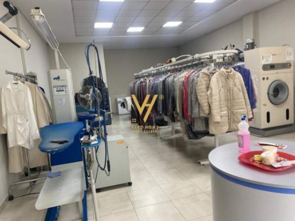 Tirane, shitet dyqan Kati 0, 100 m² 320.000 Euro (KOMUNA E PARISIT)