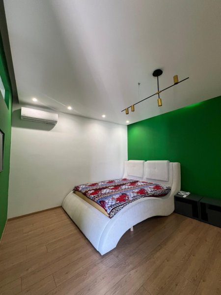 Tirane, jepet me qera Vile 2+1 Kati 3, 120 m² 650 €