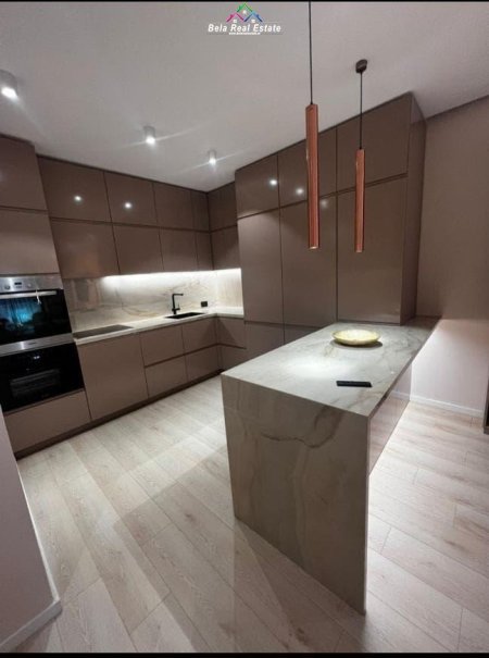 Tirane, shes apartament 2+1 Kati 9, 120 m² 450.000 € (Liqeni Artificial)