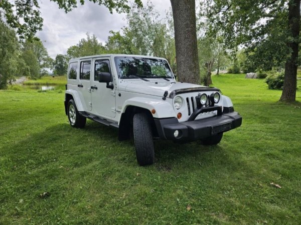 Tirane, shitet SUV | Fuoristrad | Xhip Jeep Wrangler Sahara Unlimited Nafte, e bardhë automatik Kondicioner 210.000 km 9.000 €