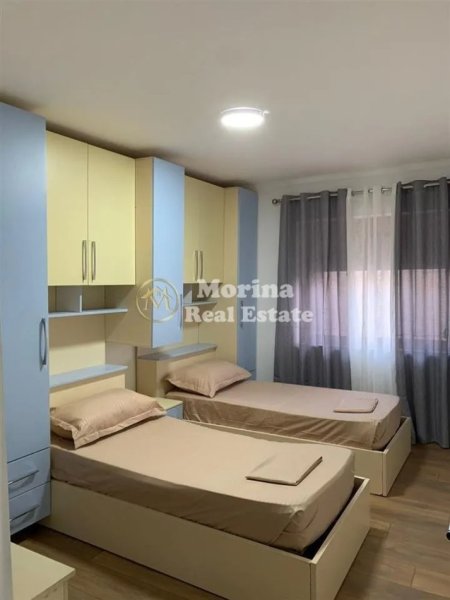 Tirane, jepet me qera apartament 3+1 Kati 3, 81 m² 700 € (Selvia)